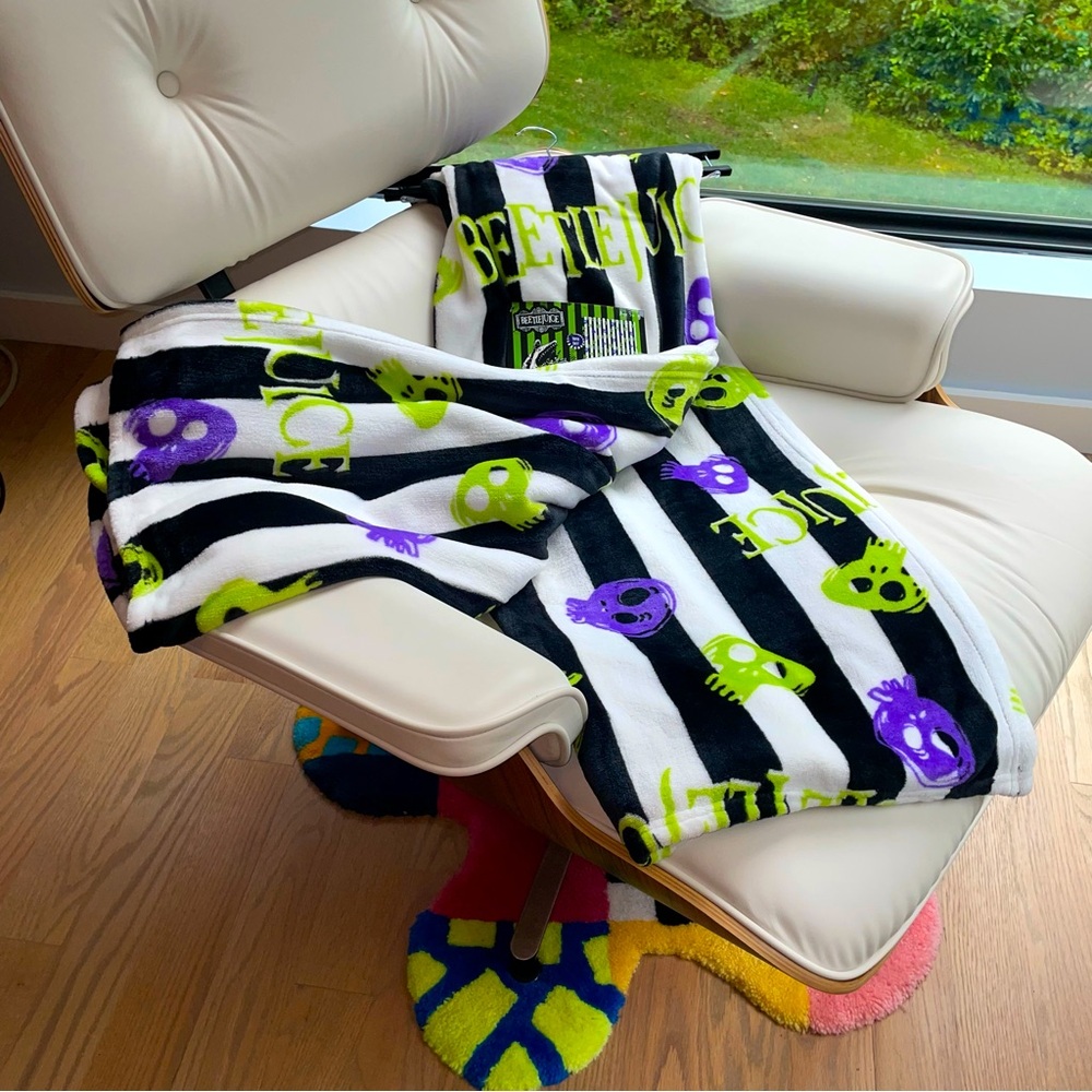 🖤🪲 BEETLEJUICE SOFT PLUSH BLANKET 🖤🪲